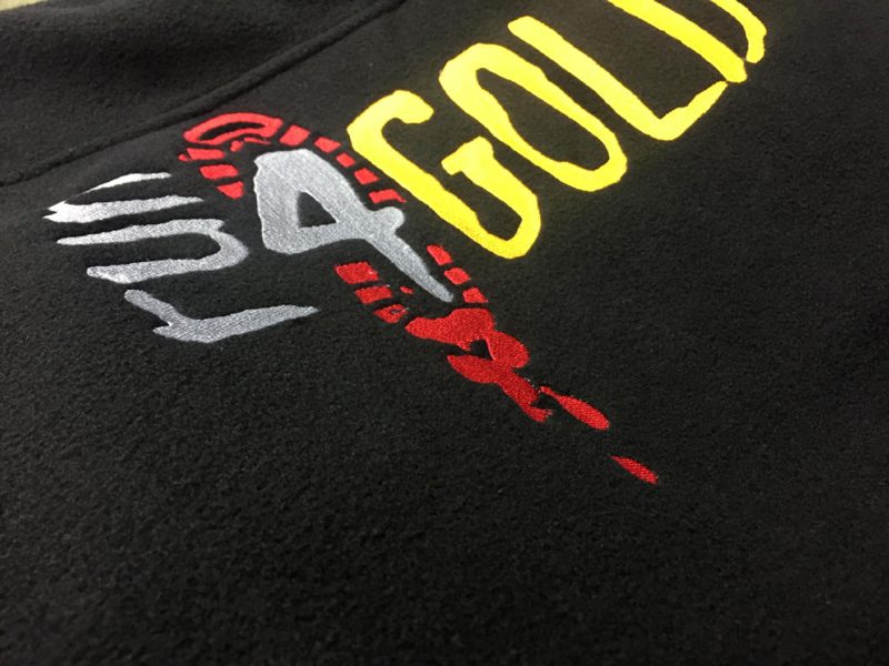 Czarna bluza z haftowanym kolorowym logo Fus4Gold